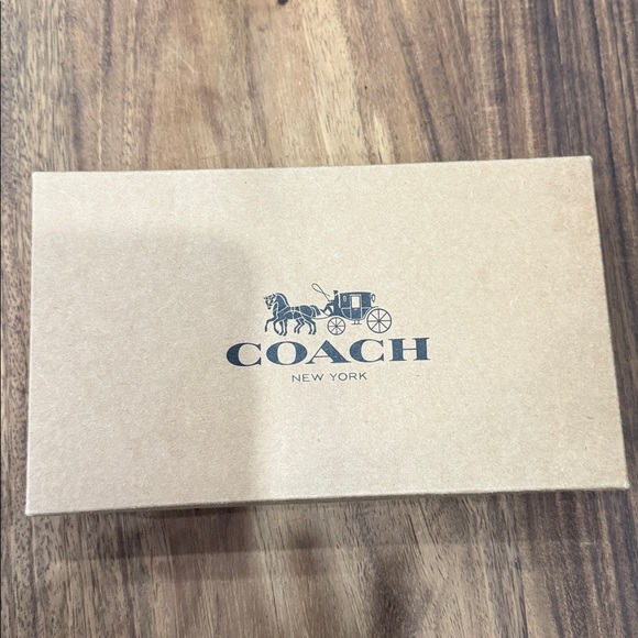 Coach Cream Wallet with Minnie Mouse Design NWT NIB - Picture 7 of 7